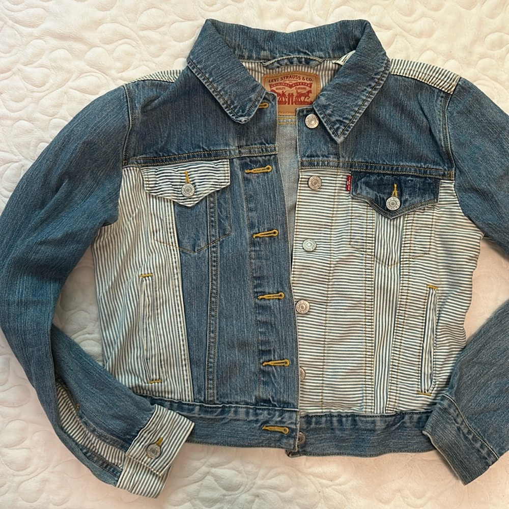 Levi’s Jean Jacket - Medium